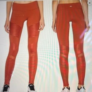 Alo Motto leggings in burnt orange size small